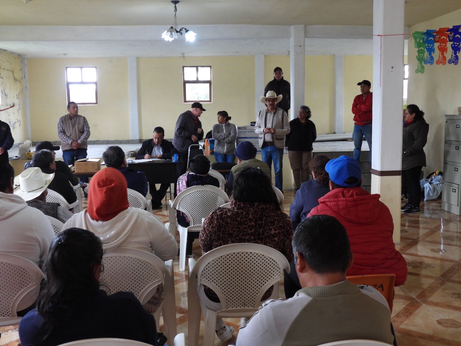 Alcalde de Yauhquemehcan participa en asamblea informativa de entrega-recepción en Barrio de Atencingo